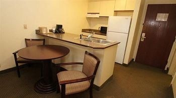COMFORT INN & SUITES THOMSON1