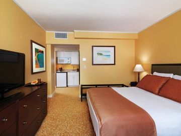HILTON GRAND SUITES AT HAWAIIAN VILLAGE2