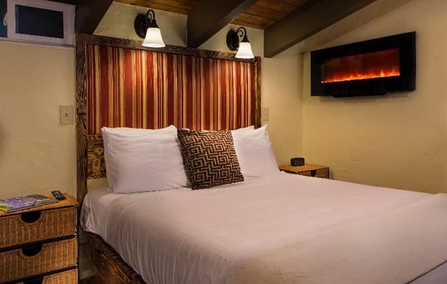DOUBLE QUEEN SIZE BED