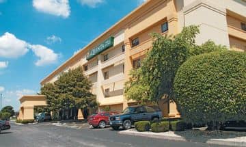 LA QUINTA INN&SUITES TINLEY PK LA QUINTA INN&SUITES TINLEY PK