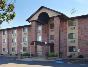 SUPER 8 PROSPECT HEIGHTS/NORTHBROOK0