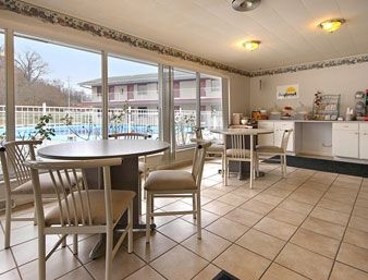 DAYS INN TELL CITY4