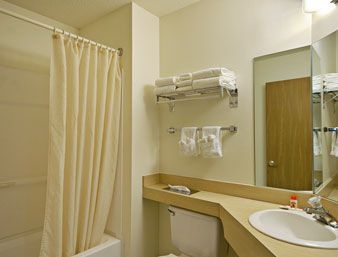 SUPER 8 WILLIAMSBURG/AMANA COLONIES AREA1