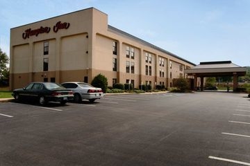 HAMPTON INN HORSE CAVE KY0