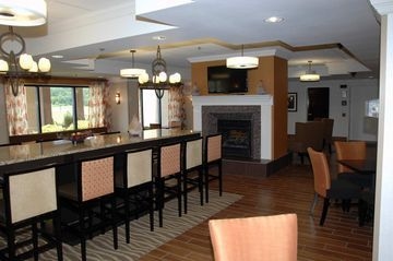 HAMPTON INN HORSE CAVE KY2