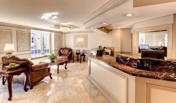 Dauphine Orleans3