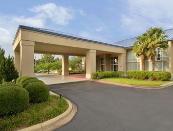Ramada Shreveport Inn and Suites0