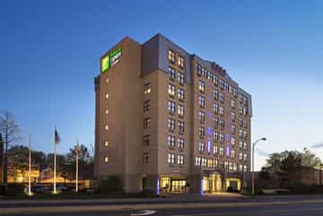 HOLIDAY INN EXPRESS & SUITES B