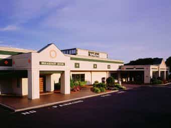 Holiday Inn and Suites Boston Peabody