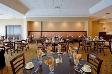 Holiday Inn and Suites Boston Peabody1