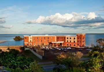 HAMPTON INN MARQUETTE