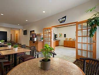 TRAVELODGE AND SUITES FARGO/MOORHEAD TRAVELODGE AND SUITES FARGO/MOORHEAD