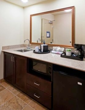 HAMPTON INN AND SUITES HOLLY SPRINGS1