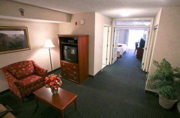 HAMPTON INN - SUITES-COUNTRY C2