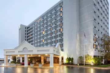 DOUBLETREE BY HILTON ST LOUIS