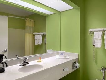 DAYS INN LINCOLN2