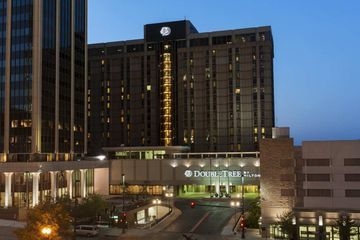 DOUBLETREE BY HILTON OMAHA DOW0