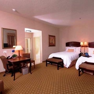 HAMPTON INN - SUITES FARMINGTO3