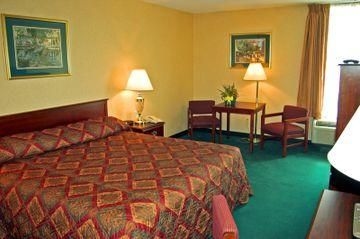 คอมฟอร์ท อินน์ แอนด์ สวีทส์ (Comfort Inn & Suites)2