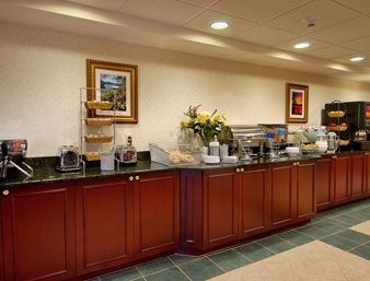 โรงแรม คอมฟอร์ท อินน์ แอนด์ สวีทส์ เลกจอร์จ (Comfort Inn & Suites Lake George)2