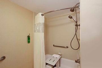 HAMPTON INN ASHTABULA OH4