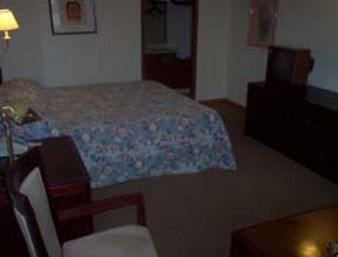 KNIGHTS INN XENIA4
