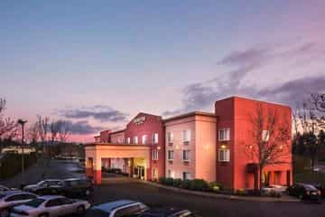 DOUBLETREE BY HILTON BEAVERTON