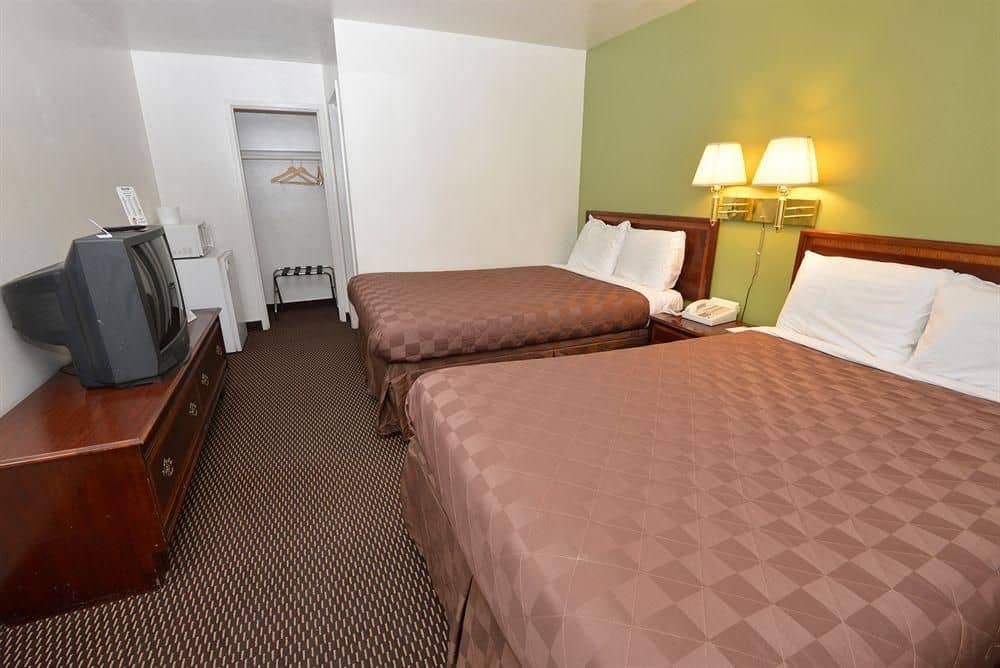 RODEWAY INN & SUITES PENDLETON RODEWAY INN & SUITES PENDLETON