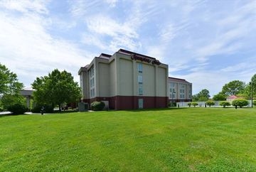 HAMPTON INN PHILADELPHIA-BRIDG0