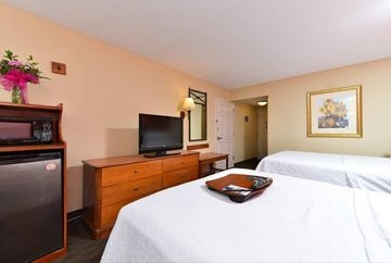 HAMPTON INN PHILADELPHIA-BRIDG4