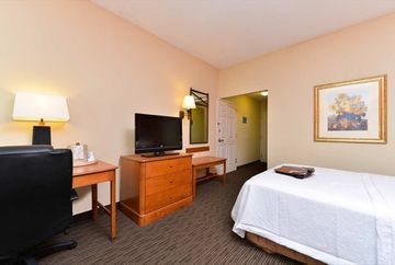 HAMPTON INN PHILADELPHIA-BRIDG3