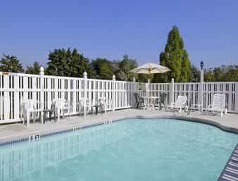 HOWARD JOHNSON INN, CARLISLE, PA