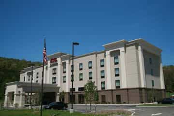 HAMPTON INN - SUITES WARREN