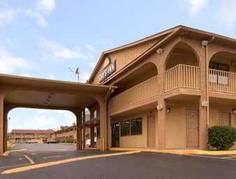 DAYS INN DOWNTOWN-NASHVILLE WEST TRINITY LANE DAYS INN DOWNTOWN-NASHVILLE WEST TRINITY LANE