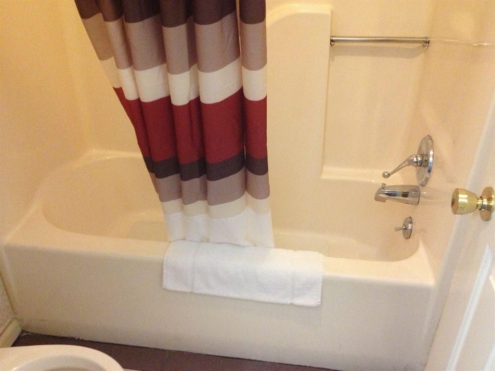 DAYS INN CROSSVILLE4