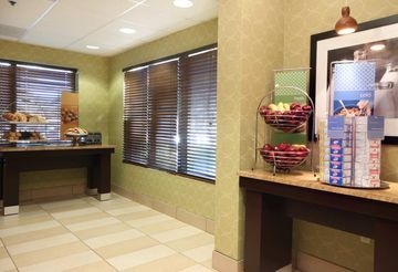 HAMPTON INN MEMPHIS-WALNUT GRO4