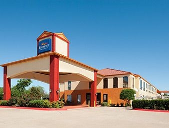 BAYMONT INN & SUITES ENNIS0