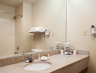 BAYMONT INN & SUITES ENNIS1