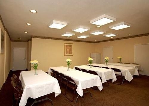 อเมริกา เบสต์ แวลู อินน์ แอนด์ สวีทส์ ฮอลทอมซิตี ฟอร์ตเวิร์ธ (Americas Best Value Inn and Suites Haltom City Ft Worth)1