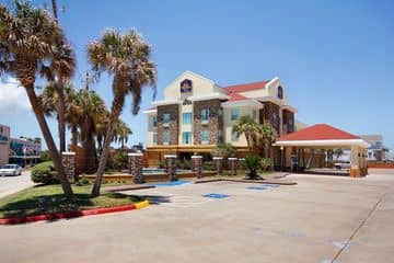BEST WESTERN PLUS SEAWALL INN & SUITES BY THE BEACH BEST WESTERN PLUS SEAWALL INN & SUITES BY THE BEACH