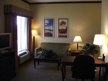 HAMPTON INN - SUITES GREENVILL3