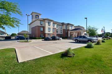BEST WESTERN PLUS LAKE DALLAS INN & SUITES