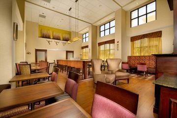 HAMPTON INN - SUITES SAN ANTON3