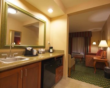 HAMPTON INN AND SUITES-TOMBALL3