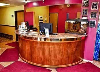 RODEWAY INN & SUITES