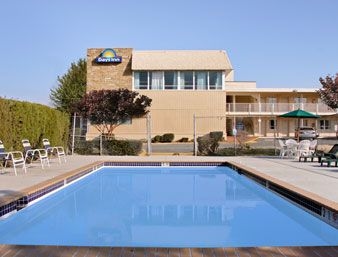 DAYS INN ARLINGTON/WASHINGTON DC2