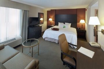 HAMPTON INN SUITES REAGAN AIRPORT2