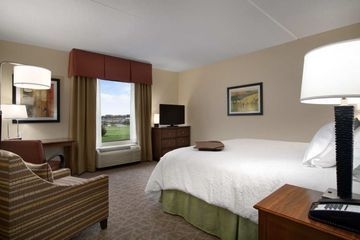 HAMPTON INN - SUITES CHARLES T4