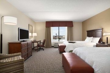 HAMPTON INN - SUITES CHARLES T2