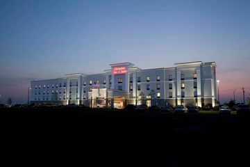 HAMPTON INN SUITES WHEELING THE HIGHLAND0